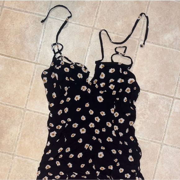 Black daisy print dress - Picture 2 of 2
